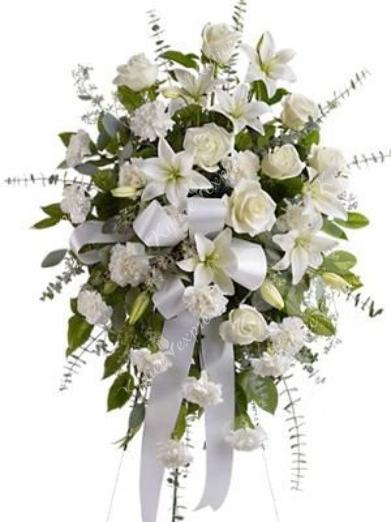 Smuteční kytice z bílých květů 22